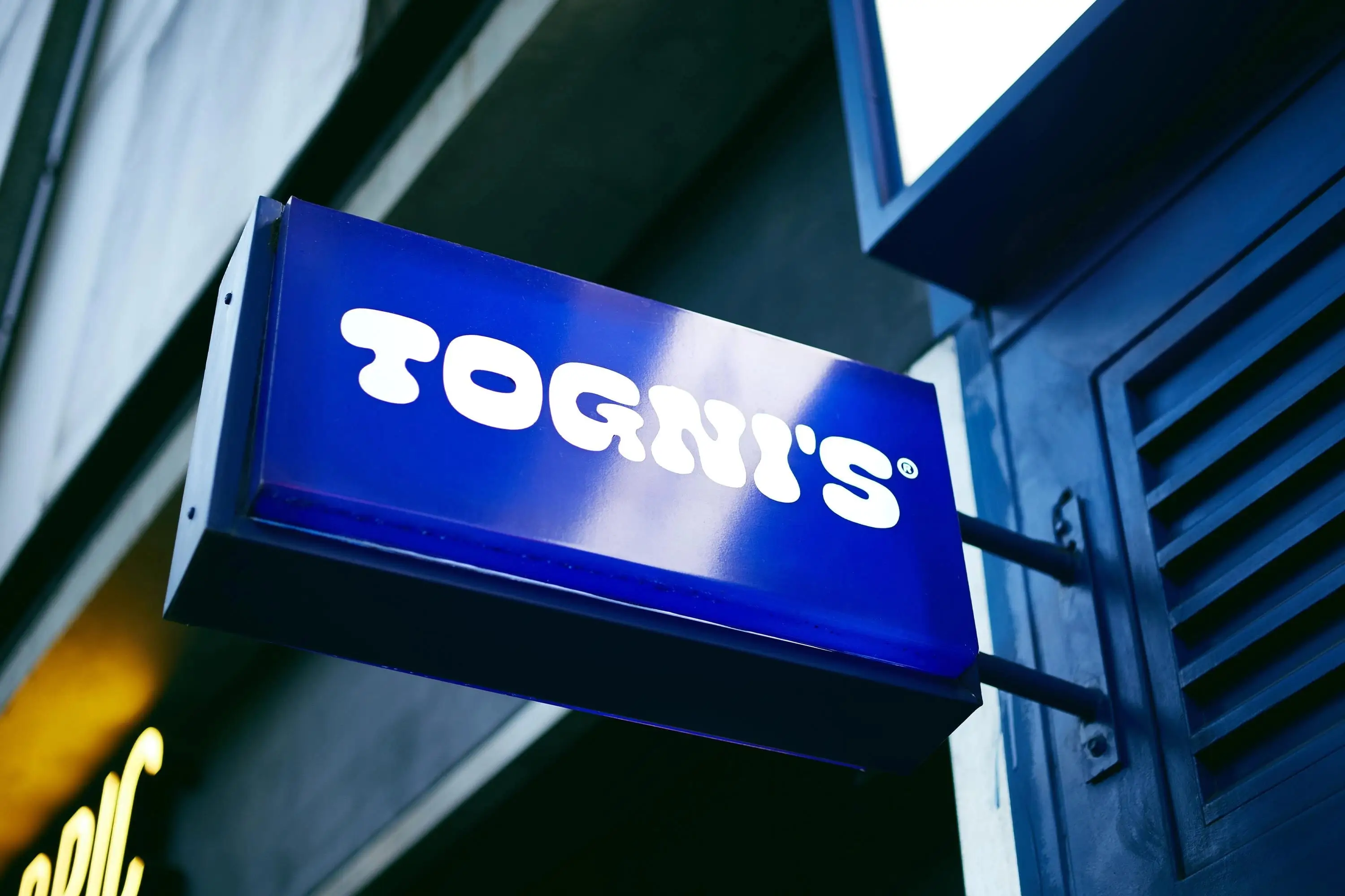 Tognis Pizza.